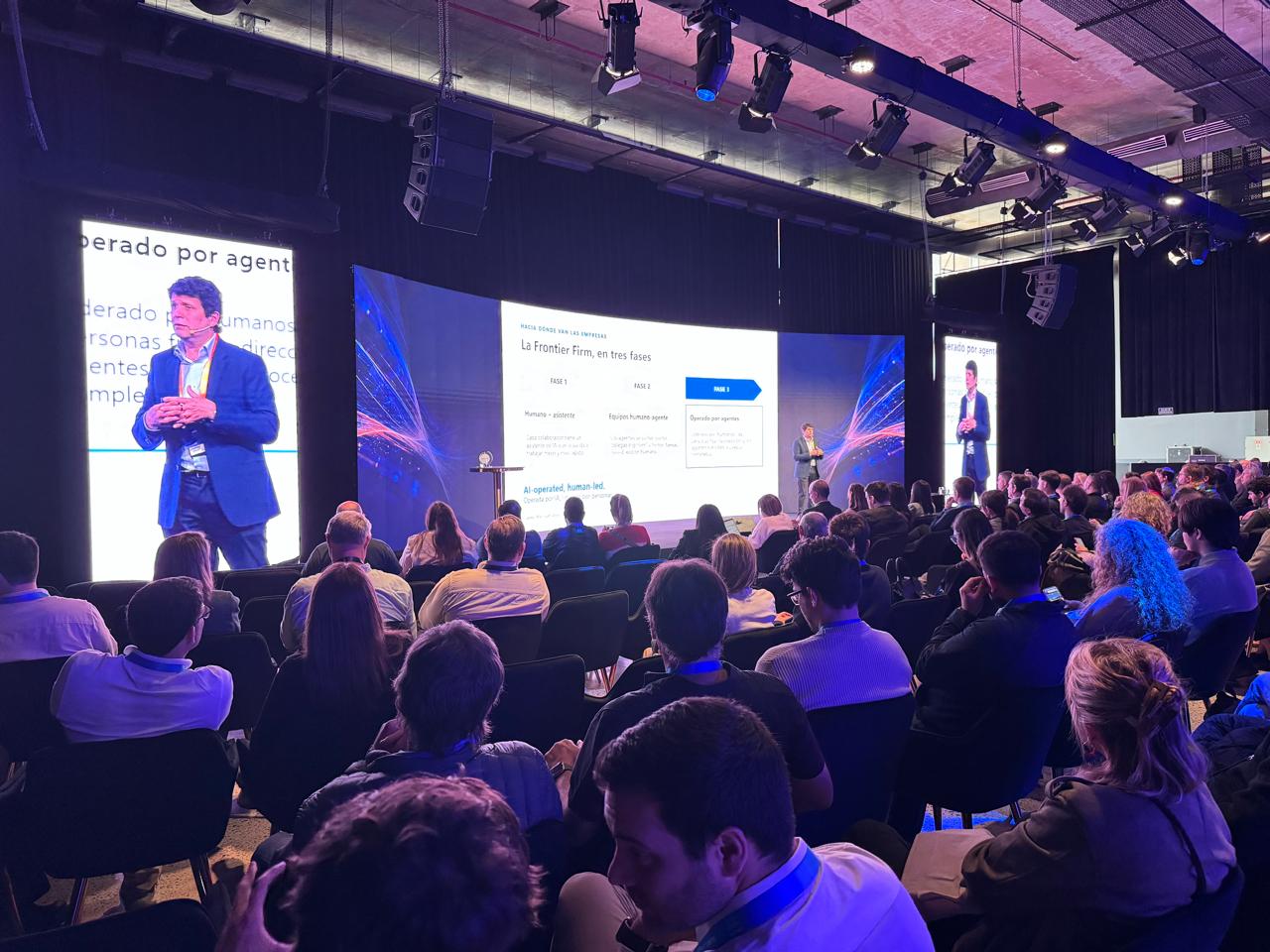 Charlas en Intelligence Summit Argentina 2026.